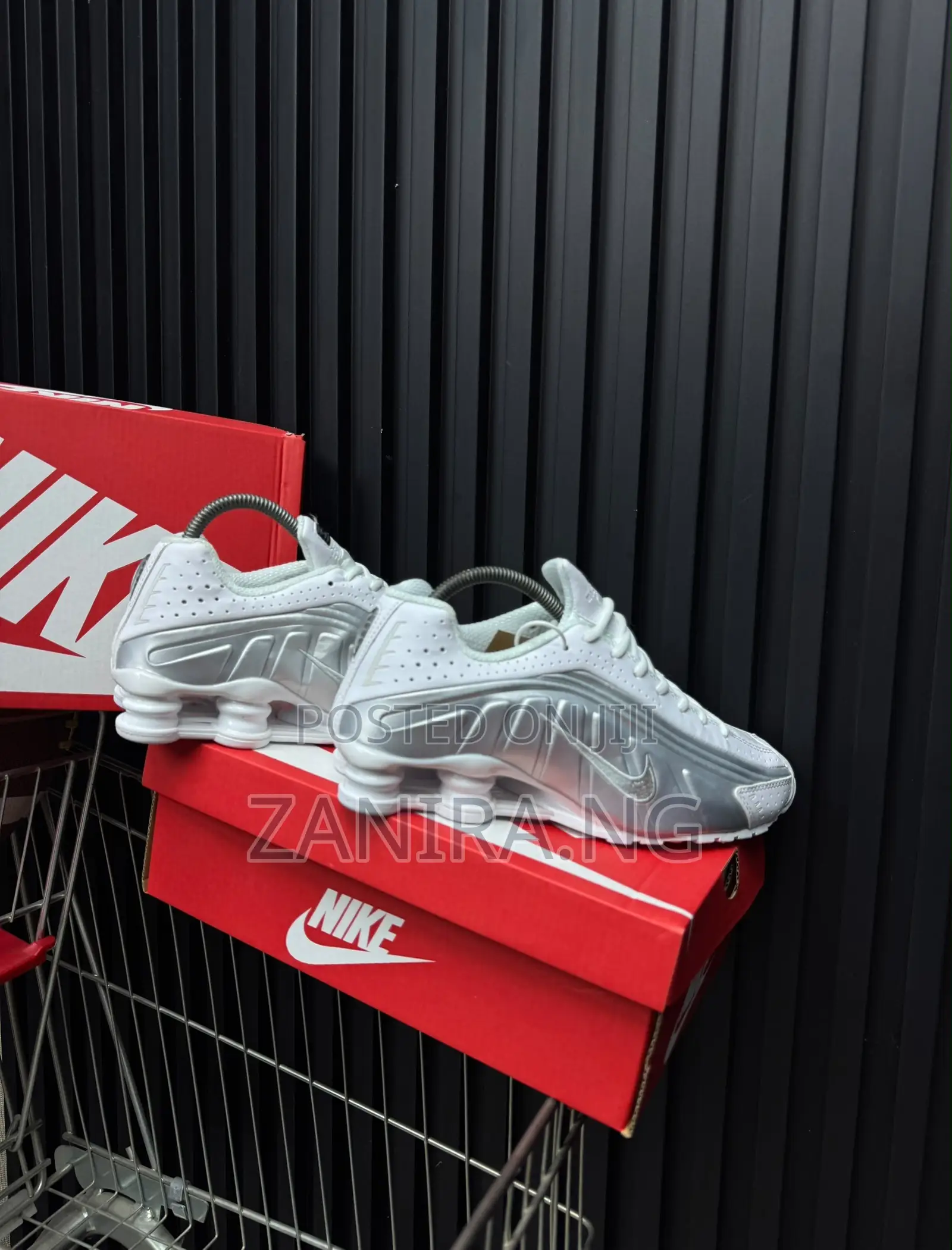 Nike Shox R4 Triple