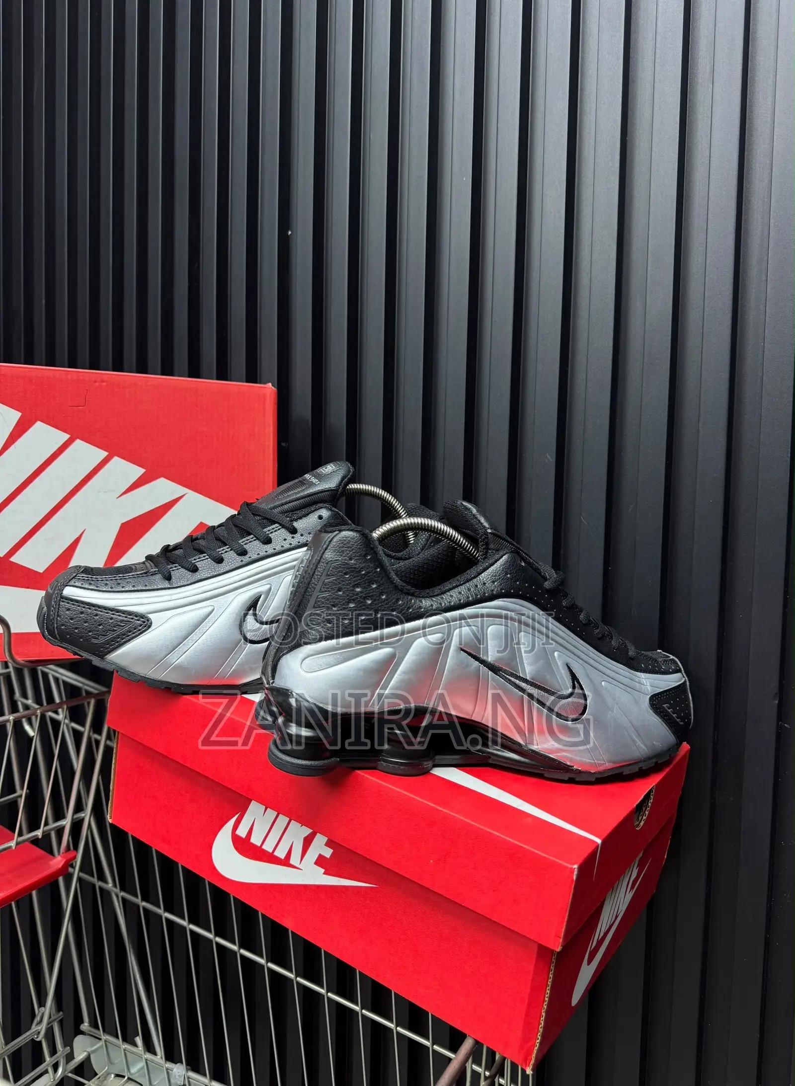 Nike Shox R4 Triple