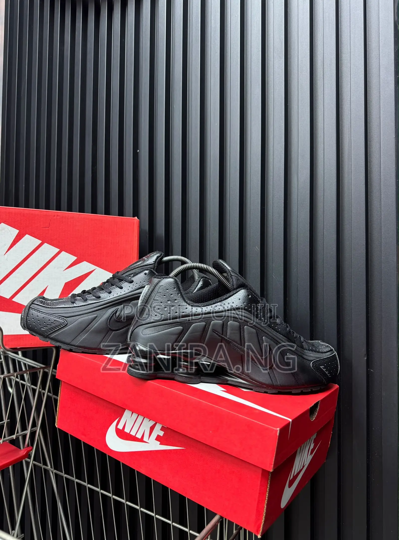 Nike Shox R4 Triple