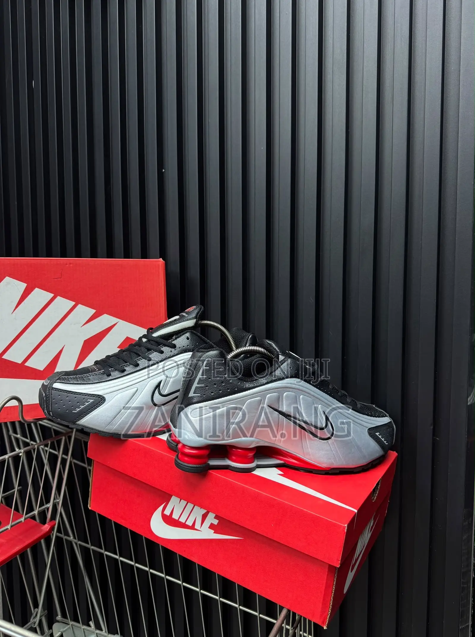 Nike Shox R4 Triple