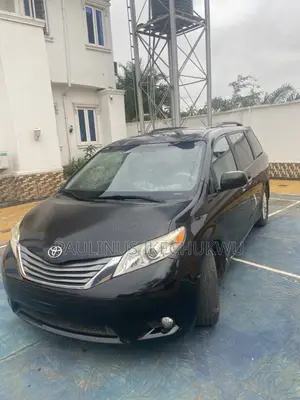 Toyota Sienna XLE FWD 8-Passenger 2013 Black
