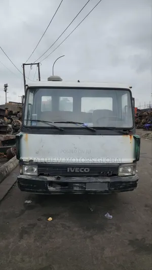 Foreign Used Iveco Cap and Chassis Truck 2004