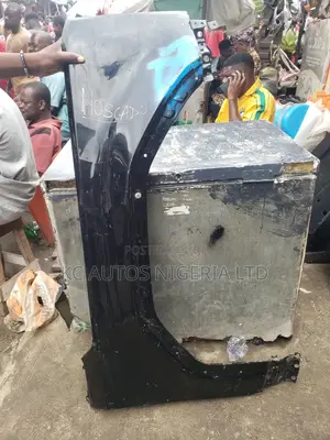 Fender Toyota Land Cruiser Prado 2025 Right