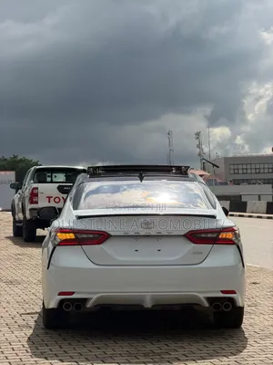 Toyota Camry XLE V6 2021 White