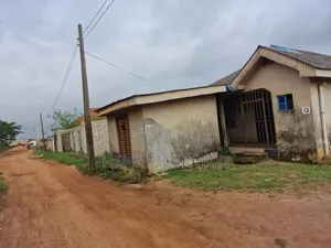 5bdrm Bungalow in Parkview Estate, Ikorodu for sale