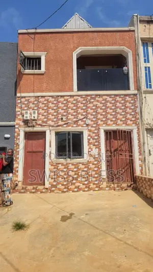 2bdrm Block of Flats in Apo Mechanic Estate for sale