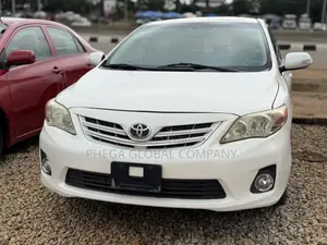 Toyota Corolla LE 4dr Sedan (1.8L 4cyl 4A) 2012 White