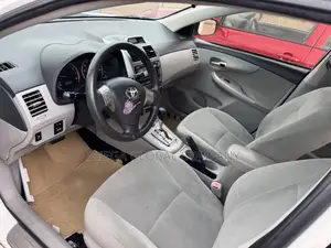 Toyota Corolla LE 4dr Sedan (1.8L 4cyl 4A) 2012 White