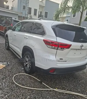 Toyota Highlander LE 4x4 V6 (3.5L 6cyl 8A) 2017 White