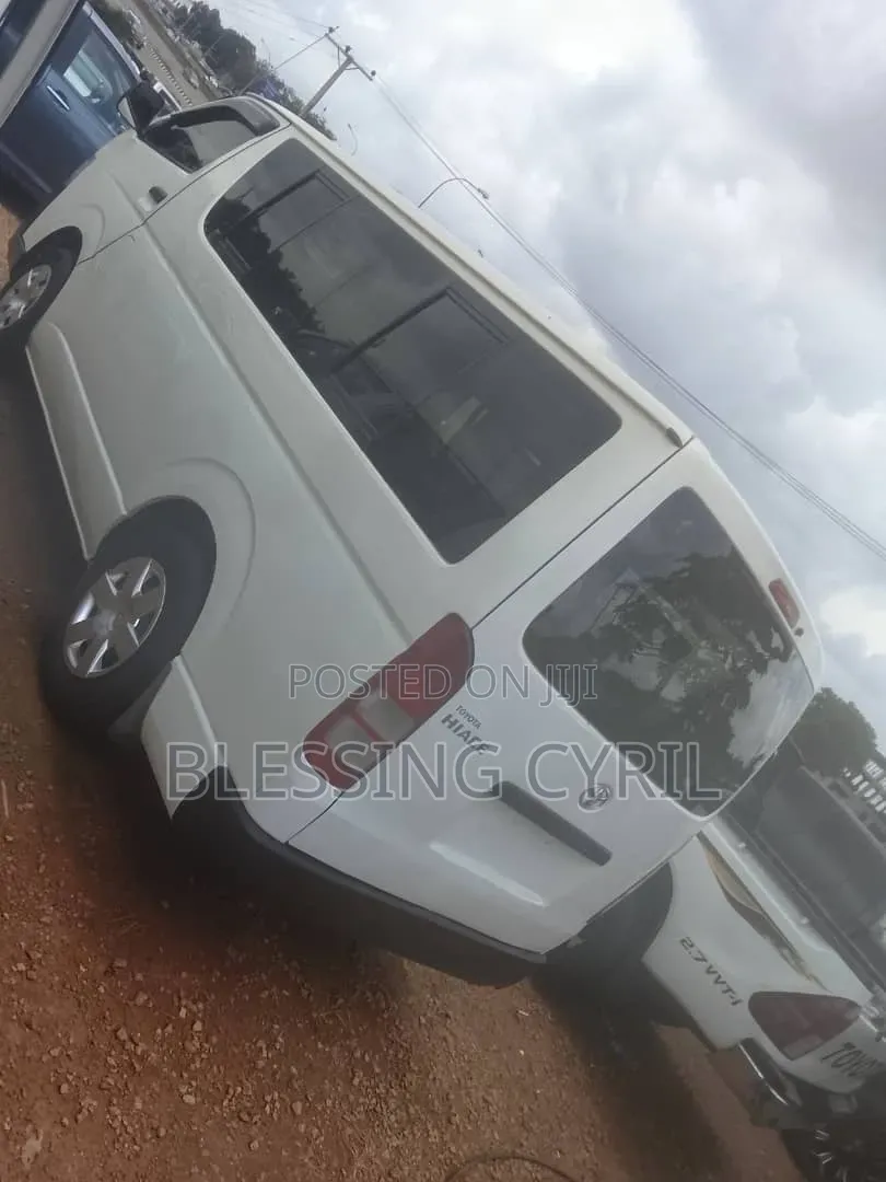 Toyota HiAce 2012 White