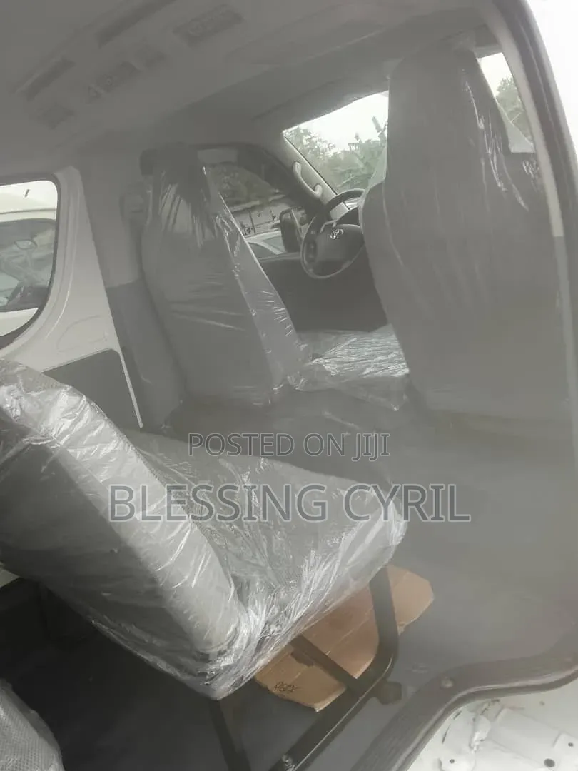 Toyota HiAce 2012 White