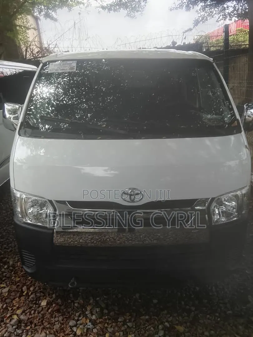 Toyota HiAce 2012 White
