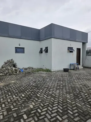 Strategically Positioned Office Complex