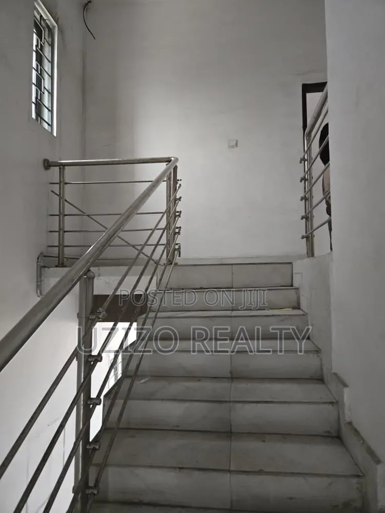 Strategically Positioned Office Complex
