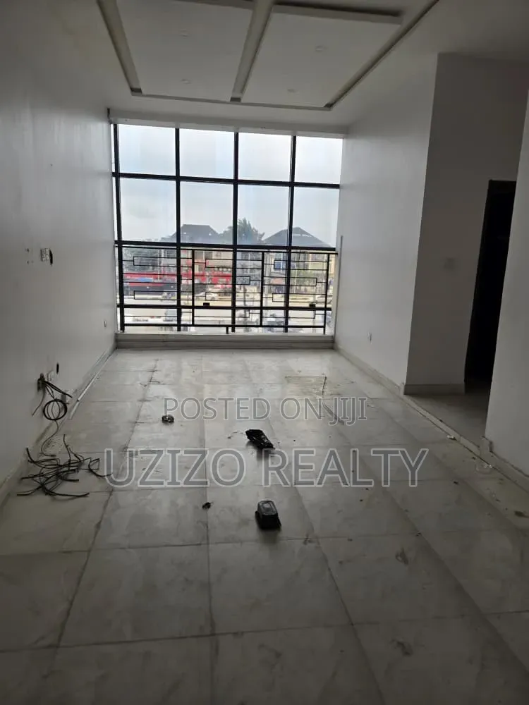 Strategically Positioned Office Complex