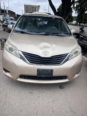 Toyota Sienna LE 7 Passenger 2011 Gold