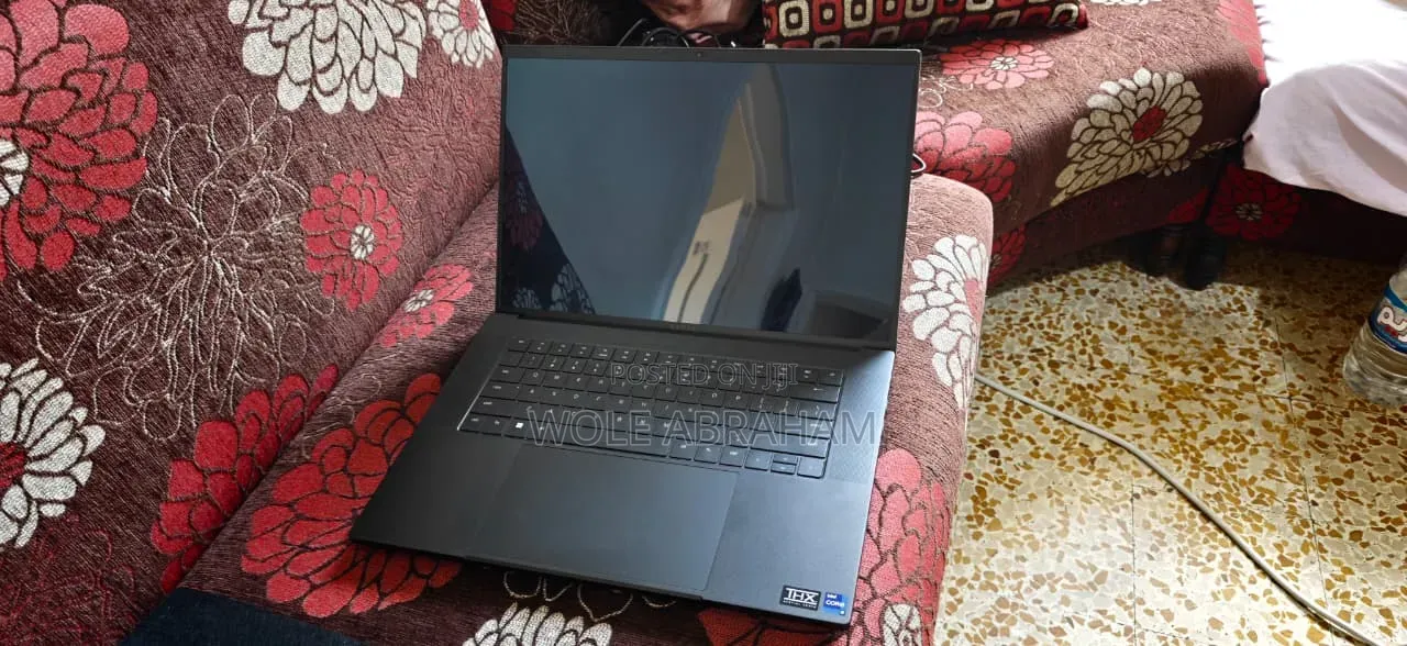 New Laptop Razer Blade 32GB Intel Core i9 SSD 2T
