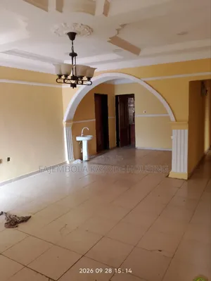 3bdrm Block of Flats in Salawu, Alakia for rent