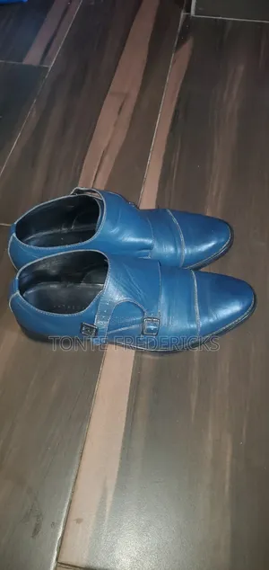 Shoe Lot Size 43