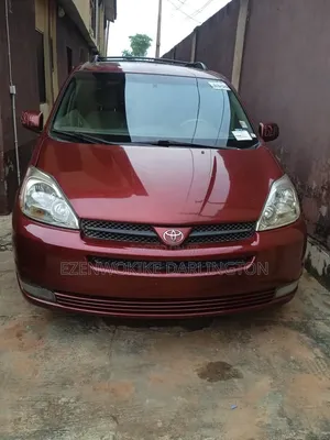 Toyota Sienna 2005 Red