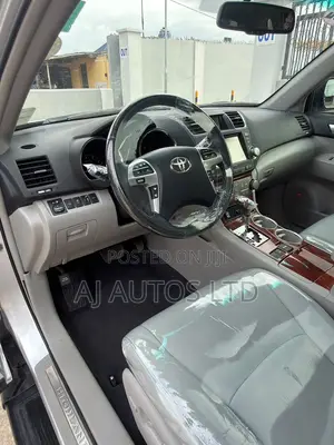 Toyota Highlander Limited 2012 Silver