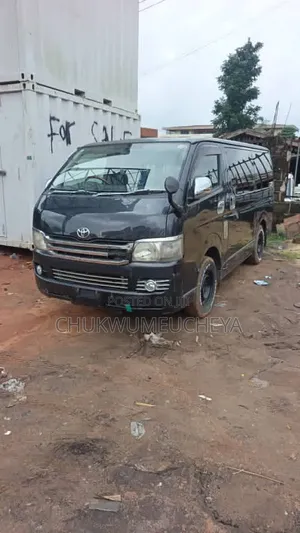 Toyota HiAce 2016 Black