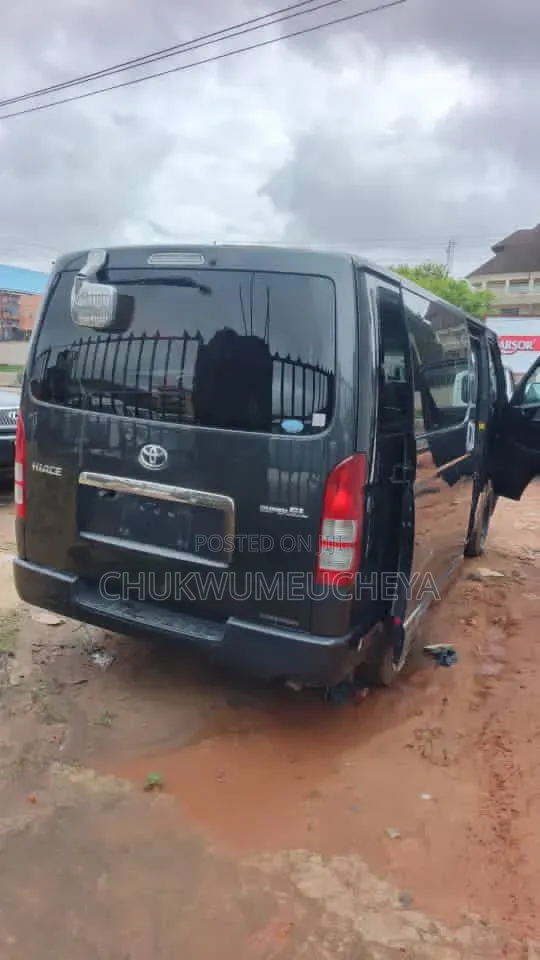 Toyota HiAce 2016 Black