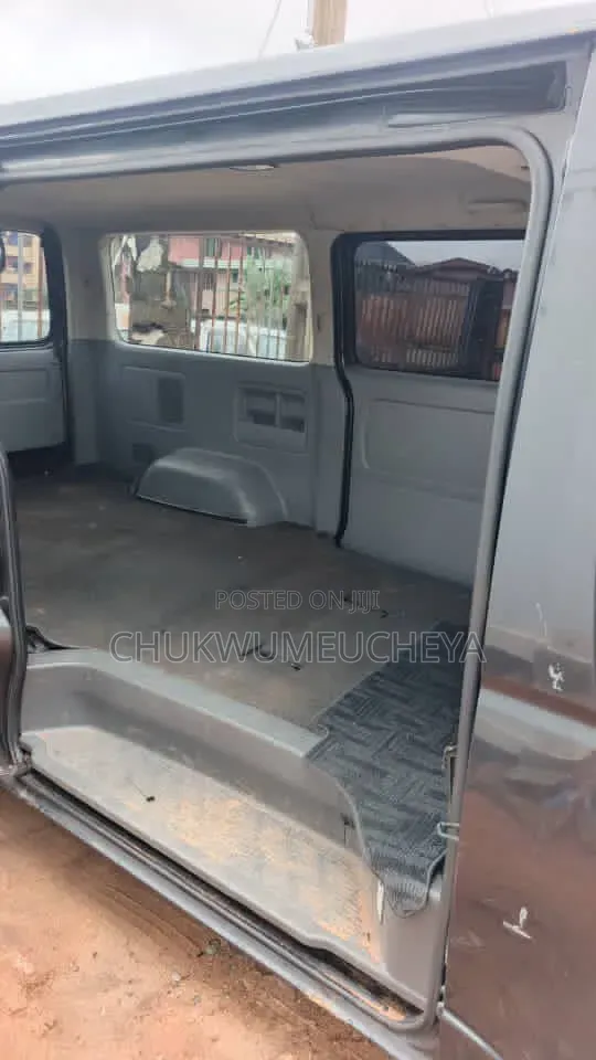 Toyota HiAce 2016 Black