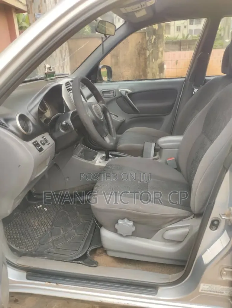 Toyota RAV4 Automatic 2004 Gray