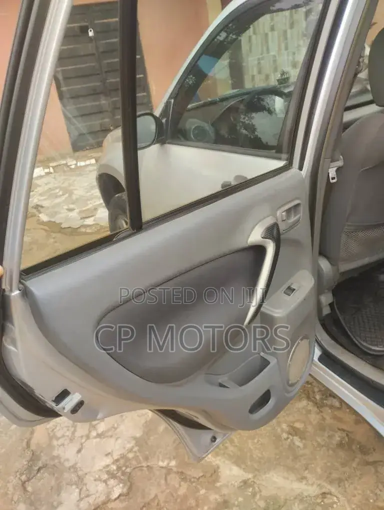 Toyota RAV4 Automatic 2004 Gray