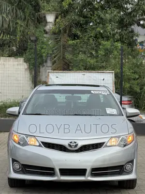 Toyota Camry SE V6 4dr Sedan (3.5L 6cyl 6A) 2013 Silver