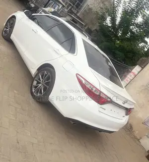 Toyota Camry XLE V6 4dr Sedan (3.6L 6cyl 6A) 2016 White