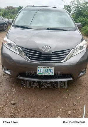 Toyota Sienna 2012 Gray