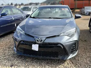 Toyota Corolla SE (1.8L 4cyl 6M) 2019 Gray