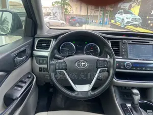 Toyota Highlander Limited Platinum 4x2 V6 (3.5L 6cyl 8A) 2018 Silver