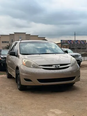 Toyota Sienna CE 2005 Gold