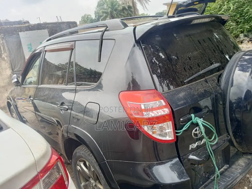 Toyota RAV4 2010 Black