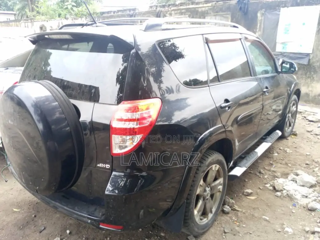 Toyota RAV4 2010 Black