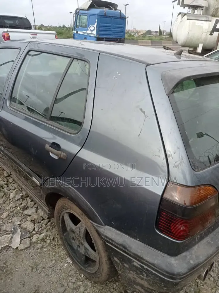 Volkswagen Golf 2002 Beige