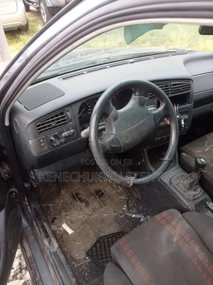 Volkswagen Golf 2002 Beige