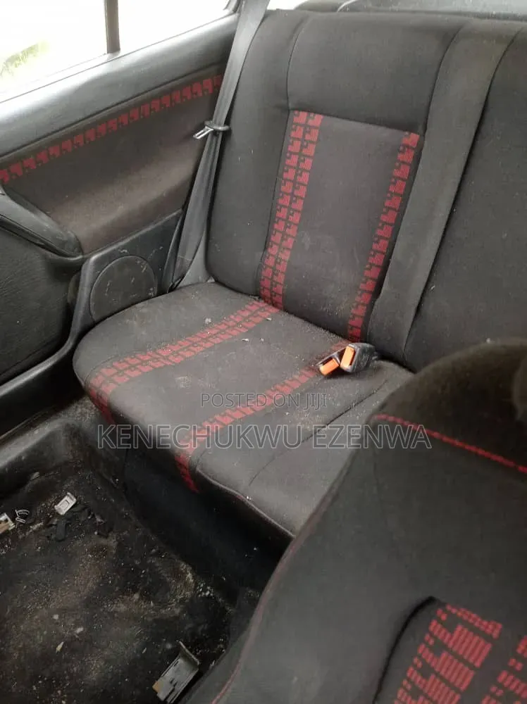 Volkswagen Golf 2002 Beige