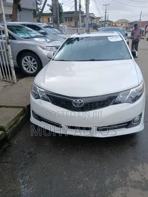 Toyota Camry SE 4dr Sedan (2.5L 4cyl 6A) 2013 White