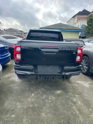 Toyota Hilux 2025 Black