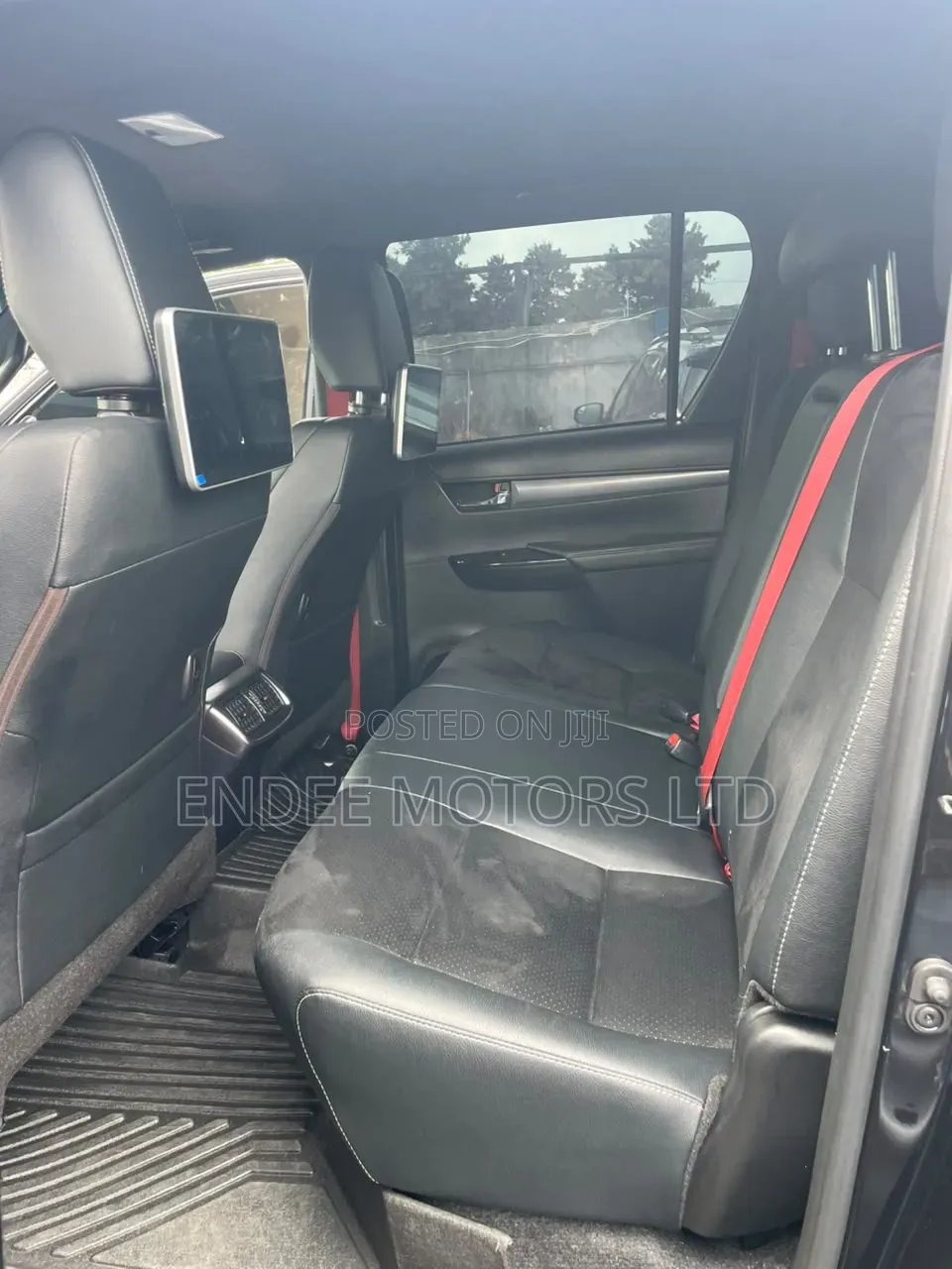Toyota Hilux 2025 Black