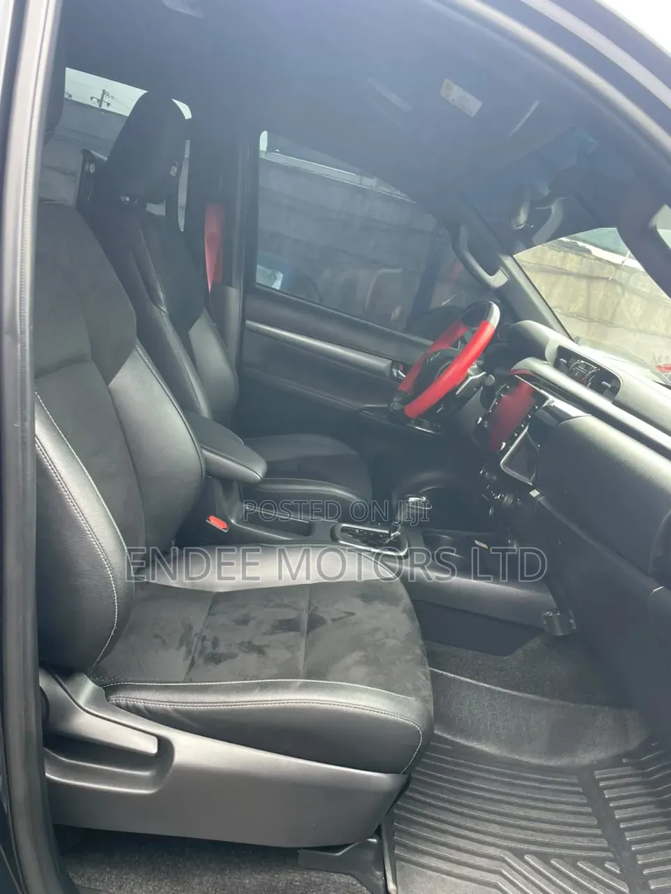 Toyota Hilux 2025 Black
