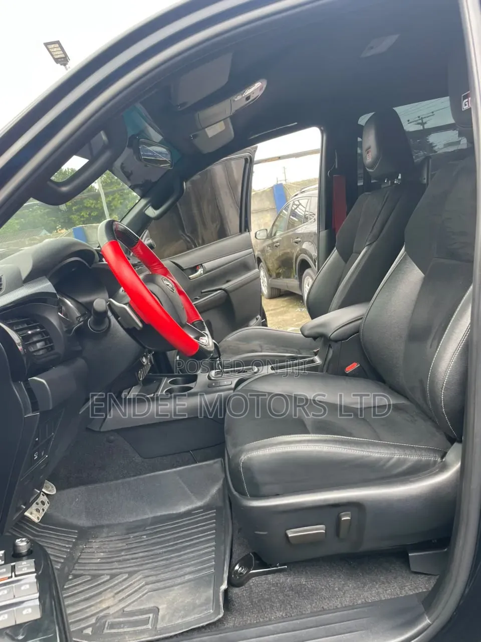 Toyota Hilux 2025 Black