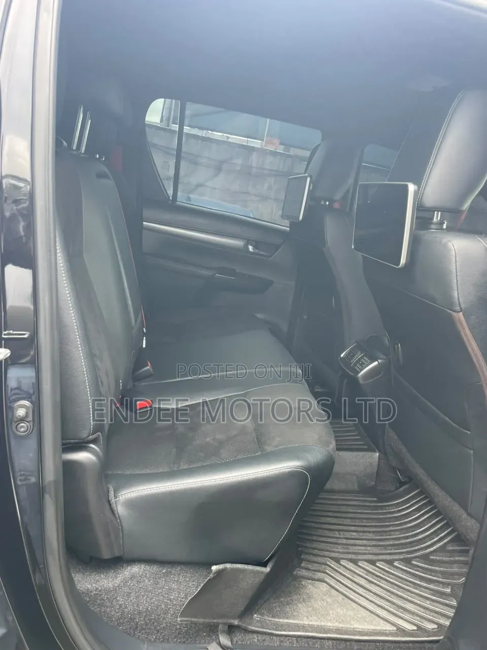 Toyota Hilux 2025 Black