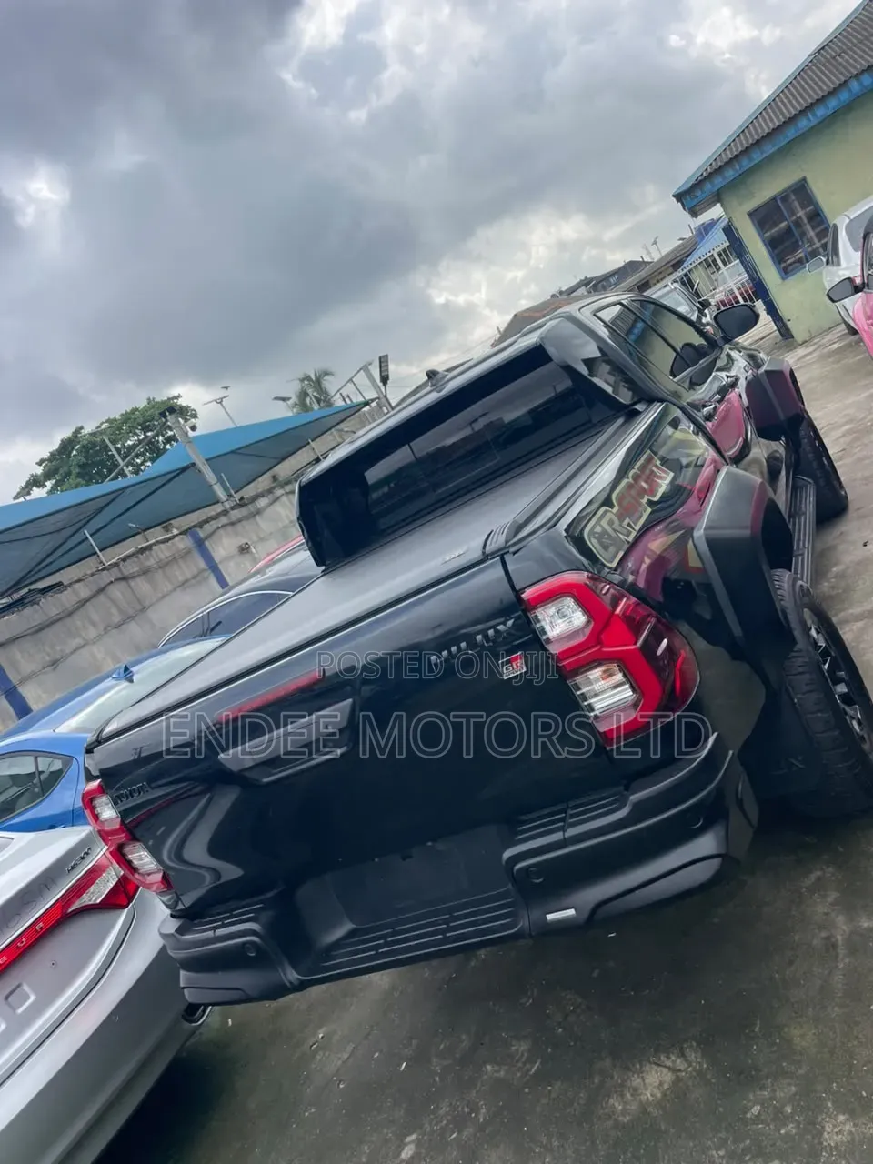 Toyota Hilux 2025 Black