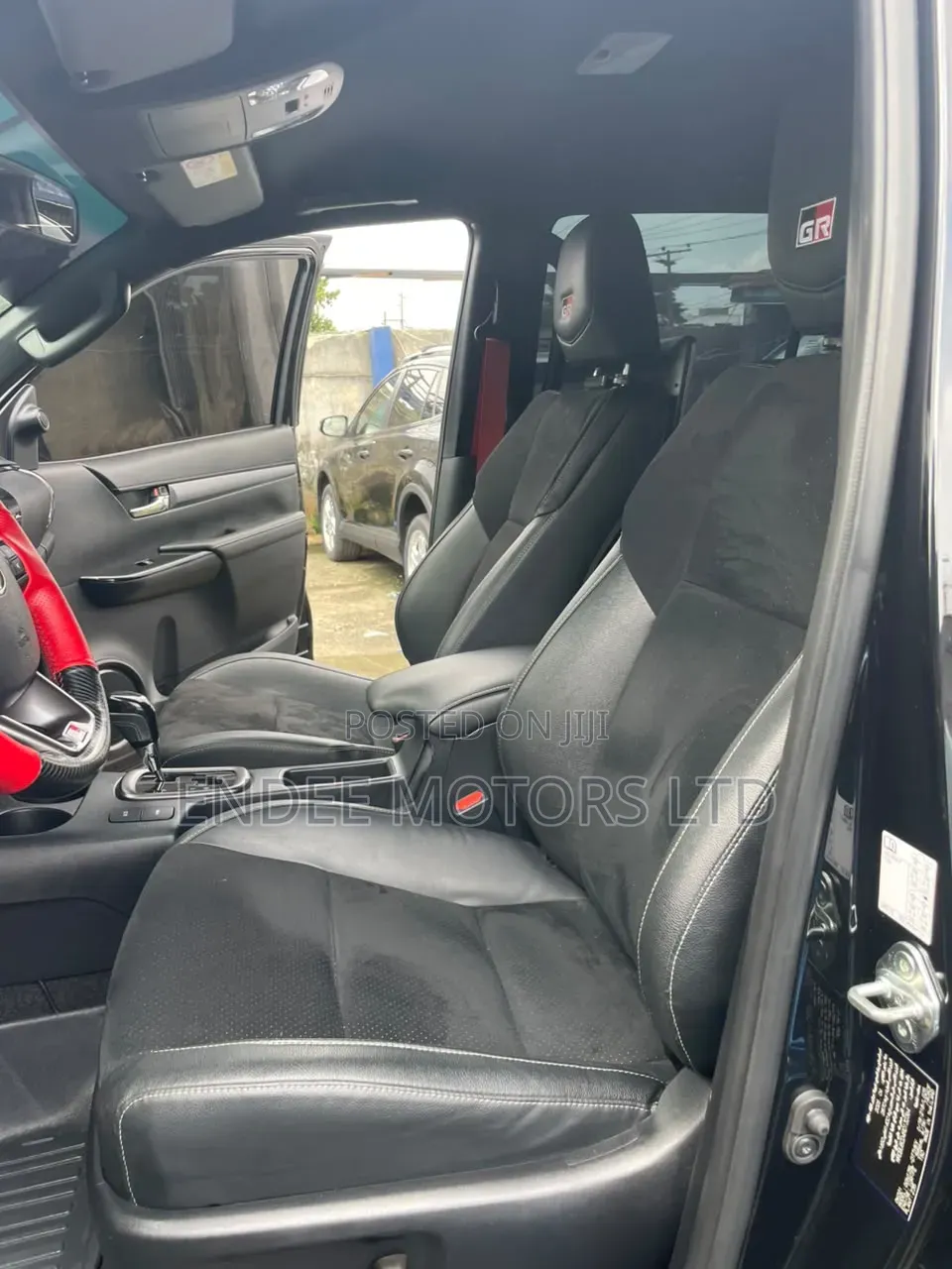 Toyota Hilux 2025 Black
