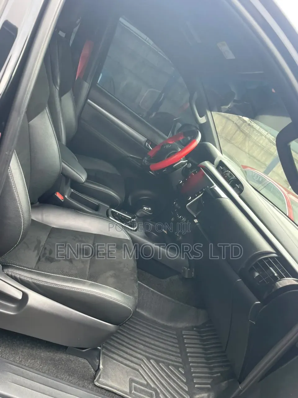 Toyota Hilux 2025 Black